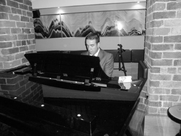 Gallery: Jay  Solo Pianist